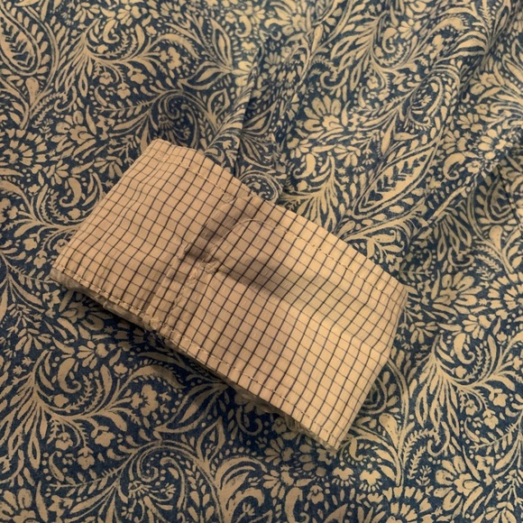 J. McLaughlin Louis 51% Silk Blue & White Paisley Women's Button Down Large EUC - Picture 5 of 12